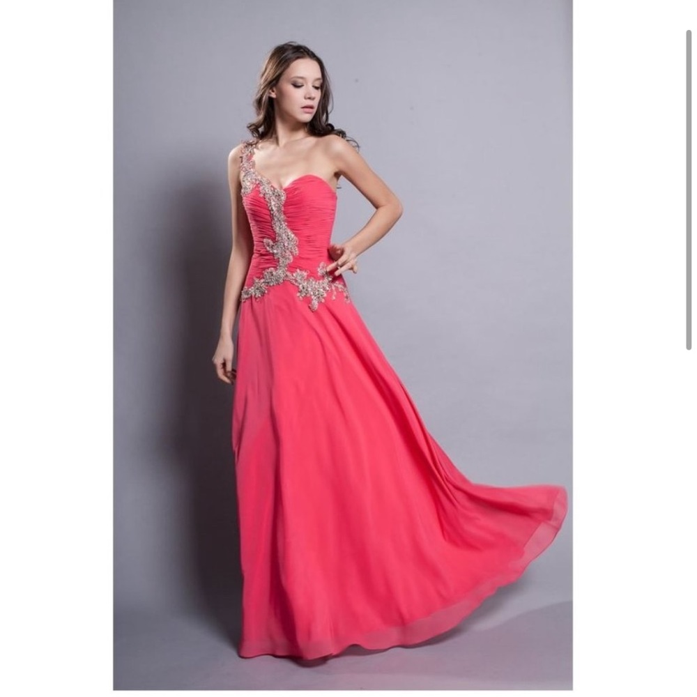 Beautiful coral red evening gown. Full-length. Never worn. Was a bit too small.